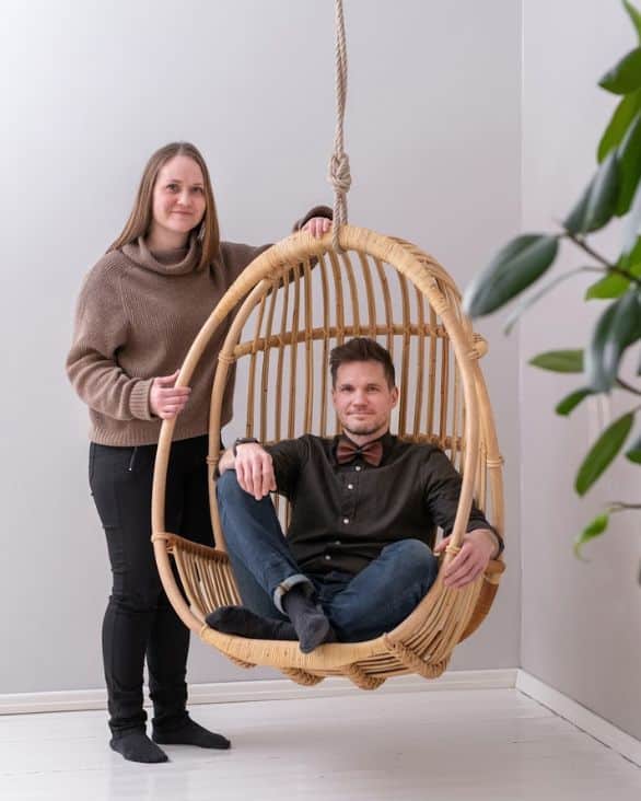 Vuosikertaklassikko 2023 Sirkka riippukeinu ja suunnittelijat Hinni ja Jyri