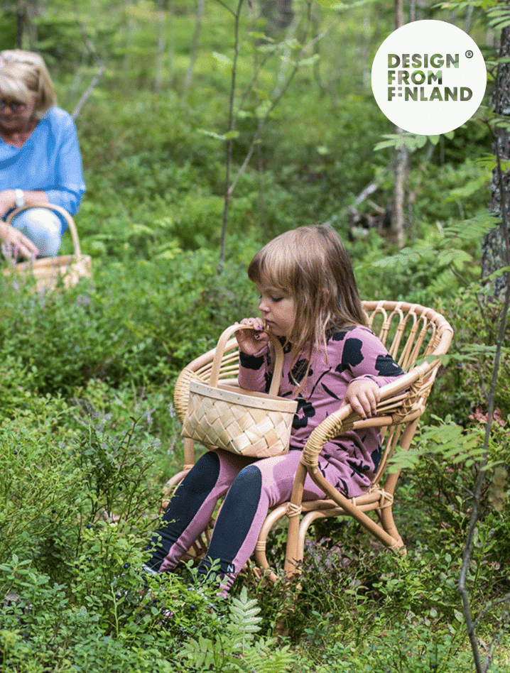 Lasten rottinkinen Lumikenkätuoli, suunnittelija Aulis Herranen 1980