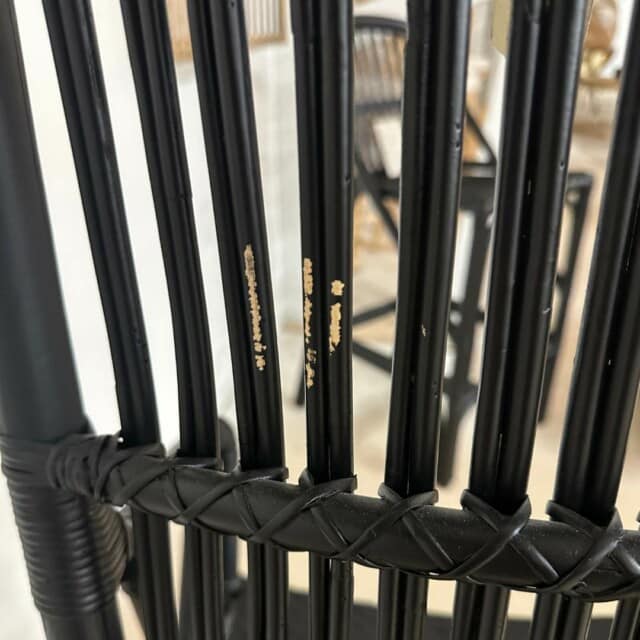 Sika design piano tuolin selkänojan maalivirheet