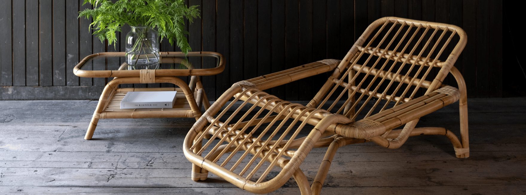 Lasse Lazychair and sidetable, design Harri Koskinen, copyright Parolan Rottinki