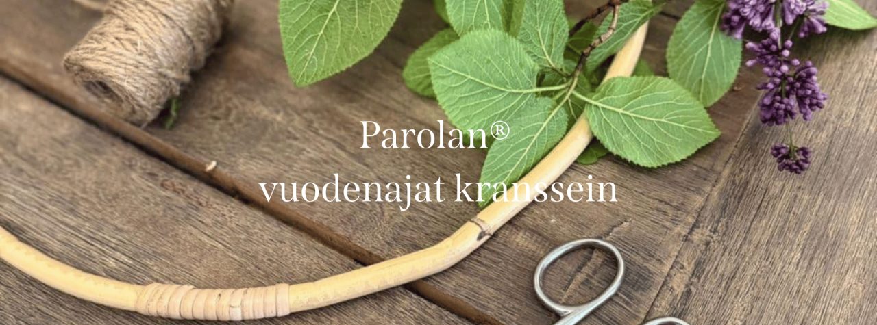 Parolan kranssityöpajoissa teemme vuodenaikoihin liittyviä lempeitä ja luonnollisia rottinkikransseja