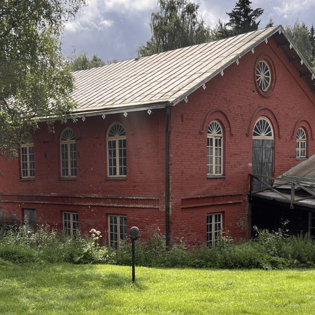 1860-luvulla rakennettu Kruununmylly Hämeenlinnassa on Parolan kesäkauppa 2026